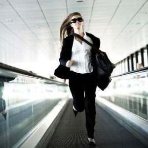 businesswoman_inhurry